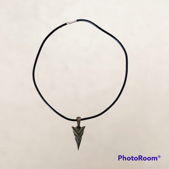 Glow In The Dark Necklace - Picture 4 of 6